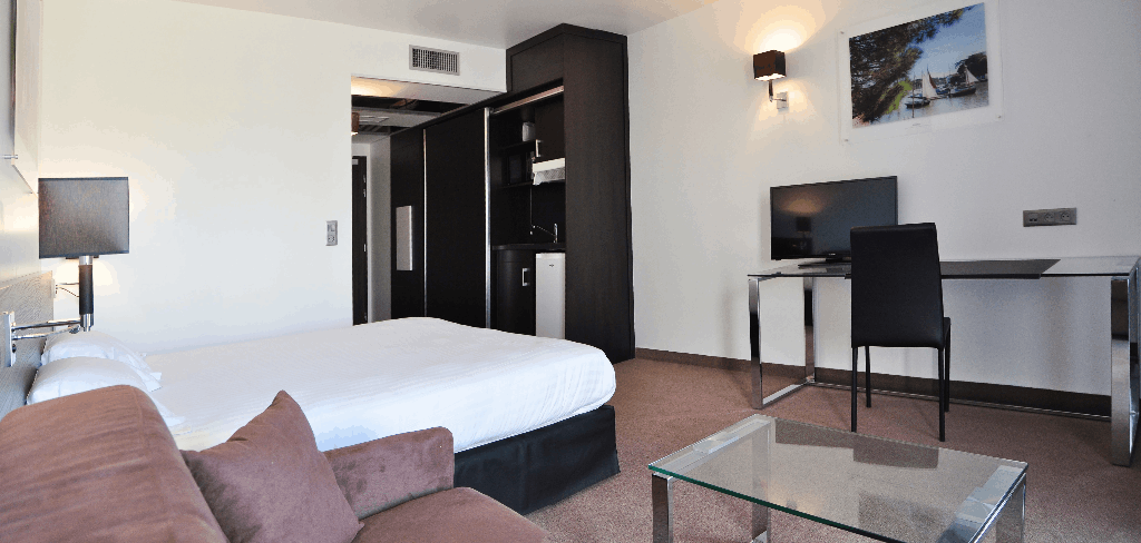 GOLDEN TULIP PORNIC SUITES
