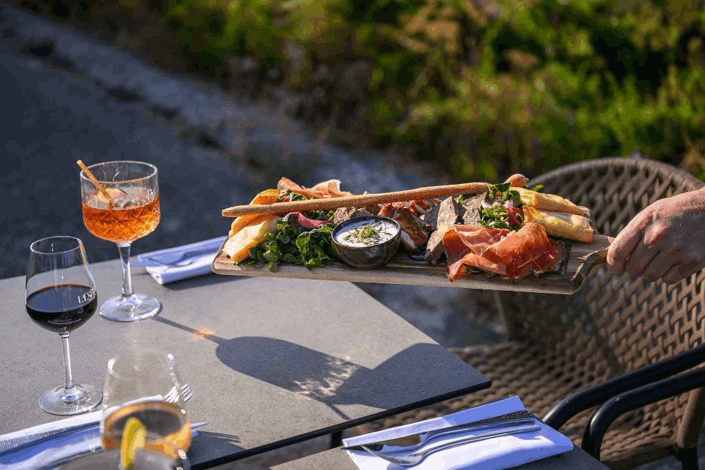 L'Esplanade Hôtel · Restaurant · Bar à vin