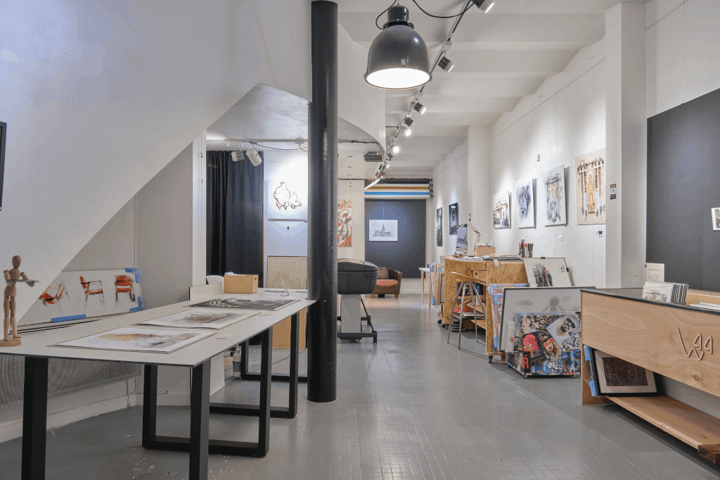 W44 Photo gallery