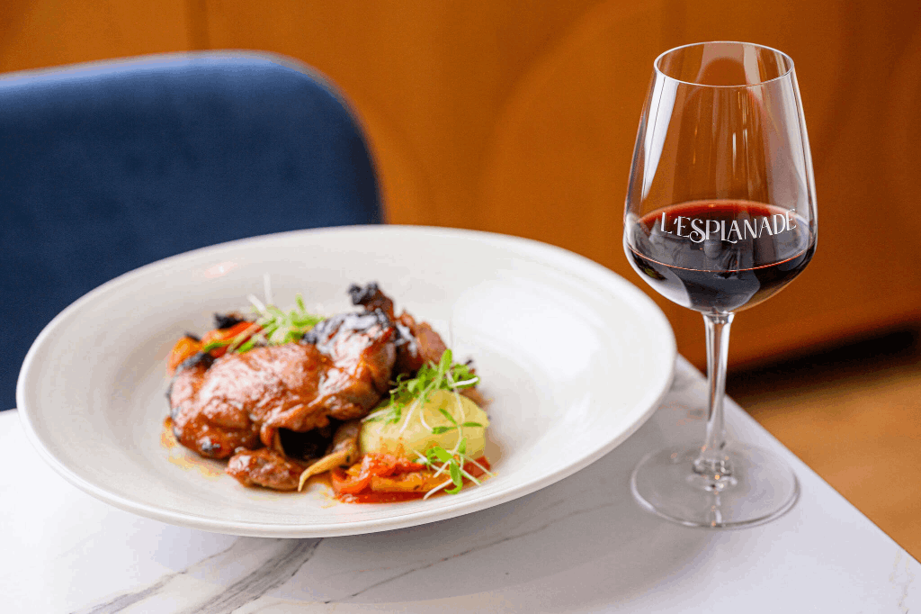 L'Esplanade Hôtel · Restaurant · Bar à vin